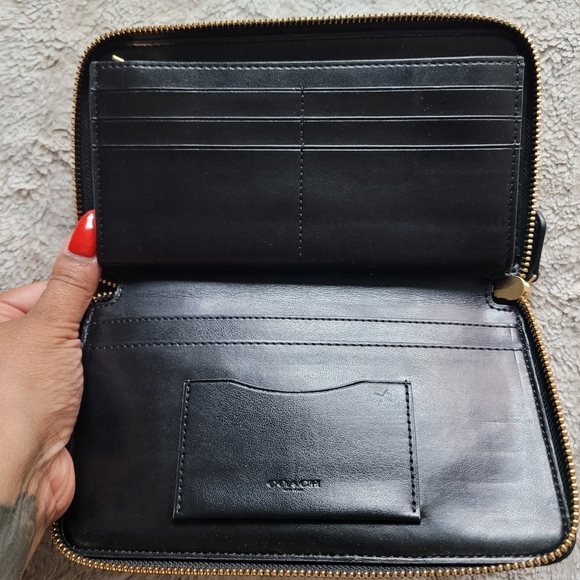 COACH Signature Black Leather Continental Zip Around Wallet 42316-Black - Picture 5 of 7